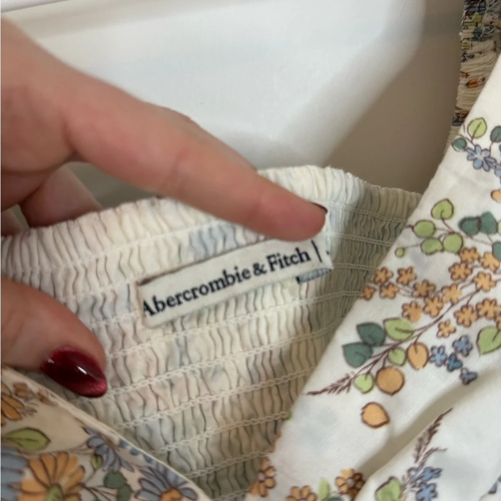Abercrombie & Fitch Floral Puff Sleeve Top